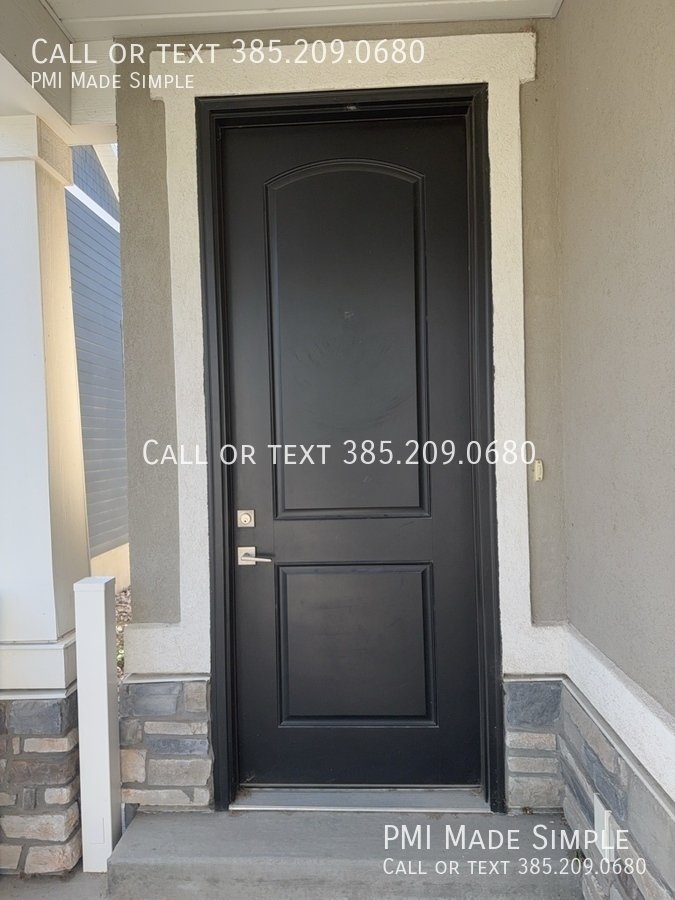 MOVE IN SPECIAL! $250 OFF FIRST MONTH RENT! Beautiful End-Unit Townhome Near Silicon Slopes property image