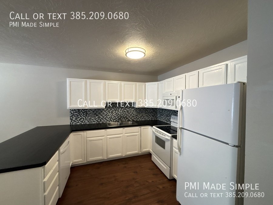 Christmas is on Us! Dog Friendly, Large Fenced Back Yard, Spacious Home property image