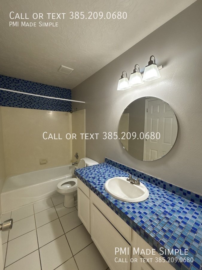 Christmas is on Us! Dog Friendly, Large Fenced Back Yard, Spacious Home property image