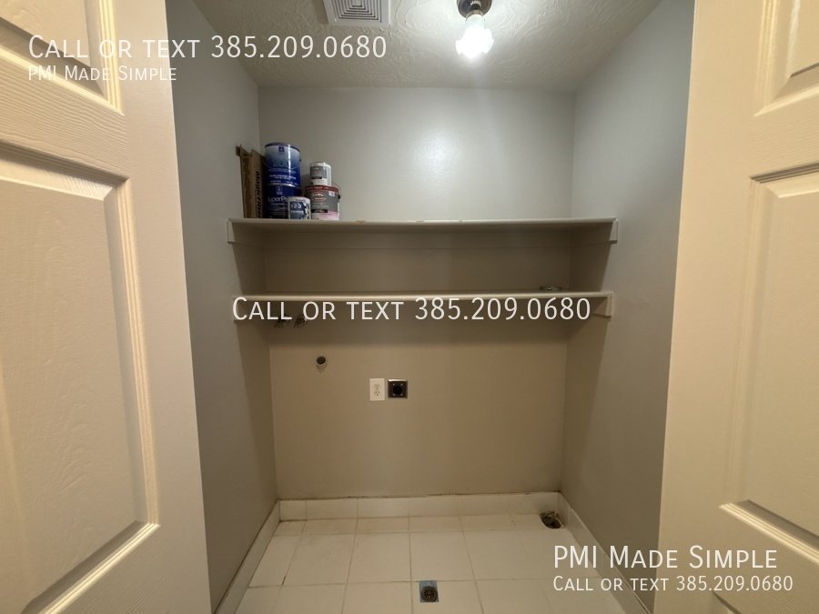 Christmas is on Us! Dog Friendly, Large Fenced Back Yard, Spacious Home property image