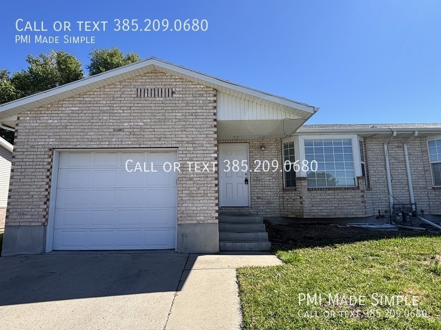 Christmas is on Us! Dog Friendly, Large Fenced Back Yard, Spacious Home property image