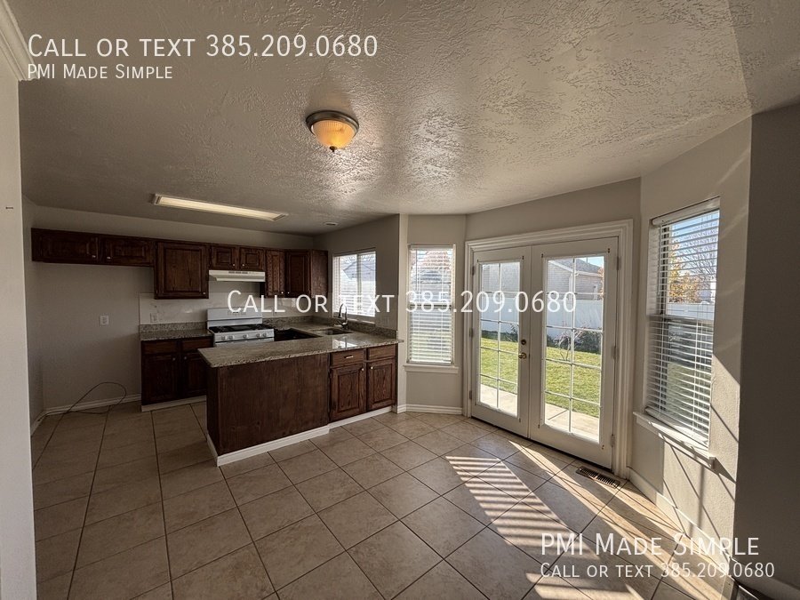 Spacious Single Family Home w/ Big Fenced Back Yard | Pet dog welcome! property image