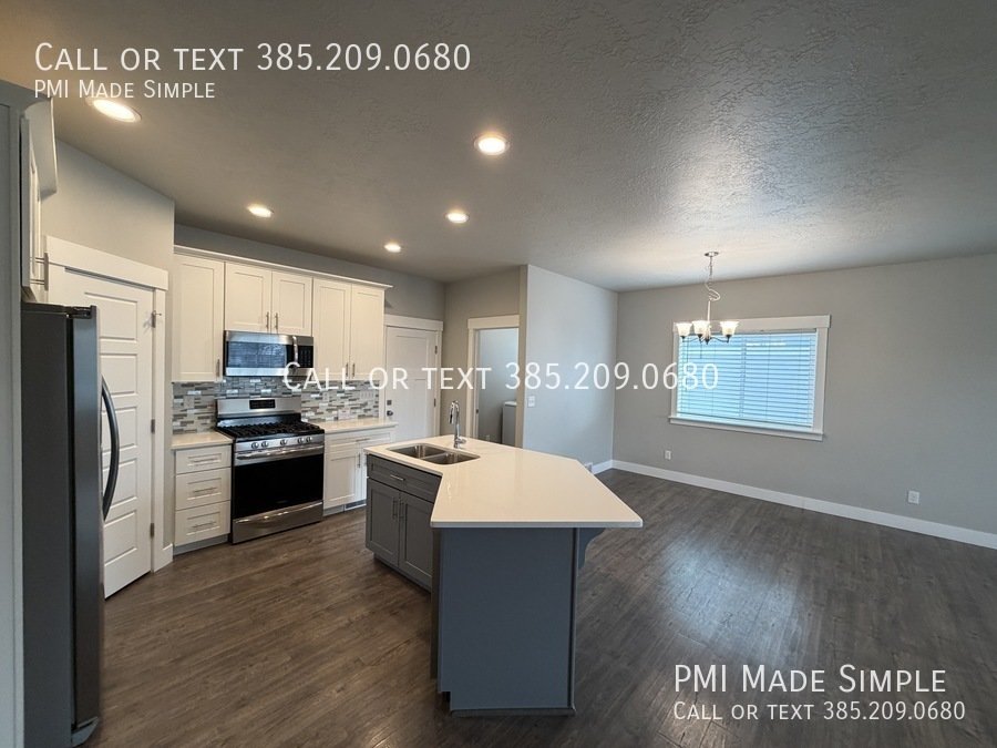 Incredible 3 BR Single Family Home! XMAS SPECIAL $$!! property image