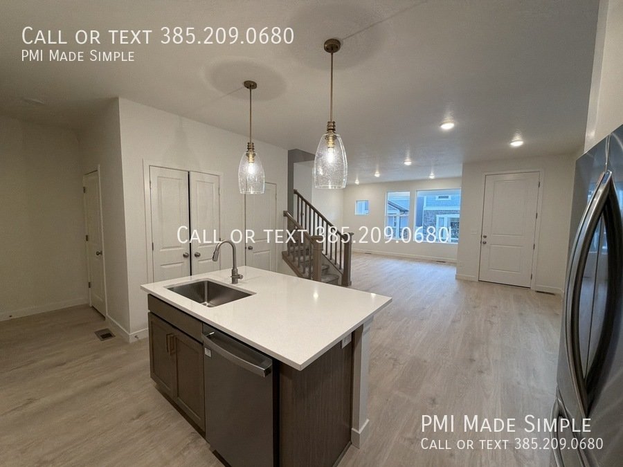 GORGEOUS Home in Highland!  MOVE IN SPECIAL$$$! property image