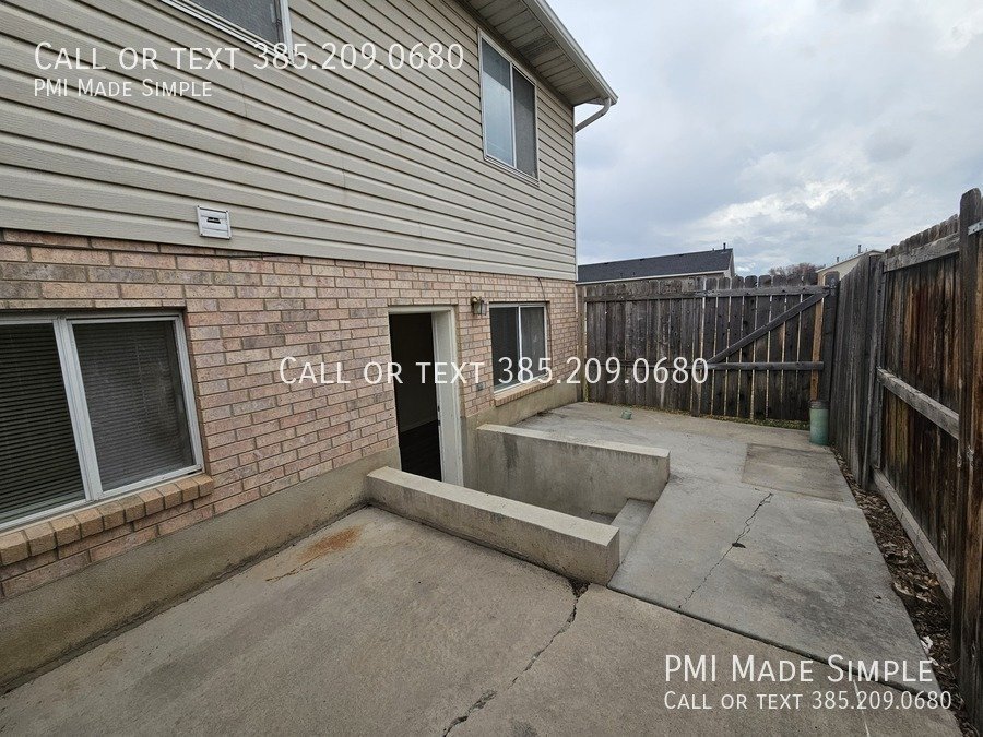 3-Bedroom Townhome with HUGE Yard in Pleasant Grove! property image