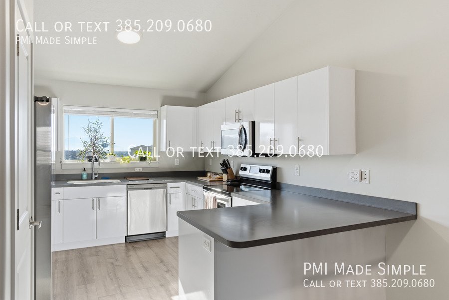 Gorgeous views Near UVU from this 4th Floor Condo! property image