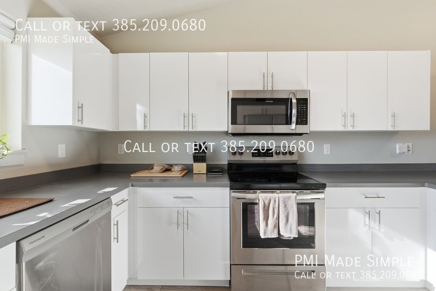 Gorgeous views Near UVU from this 4th Floor Condo! property image