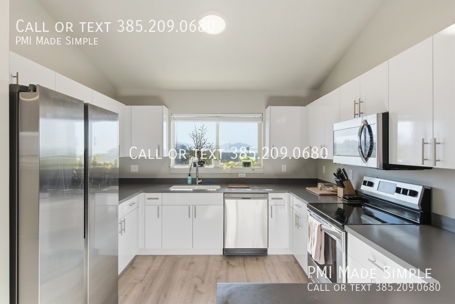 Gorgeous views Near UVU from this 4th Floor Condo! property image