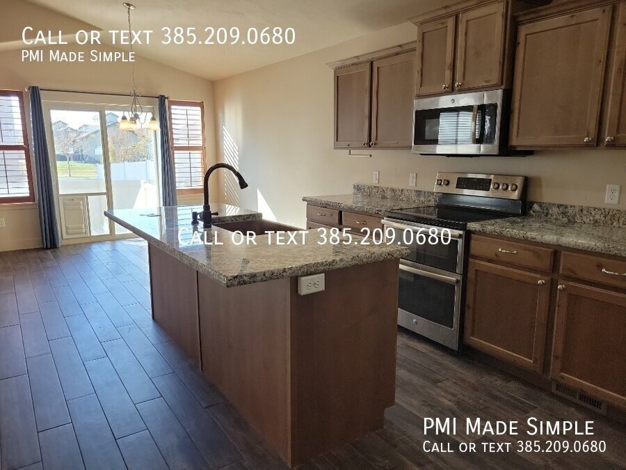Spacious 6-Bedroom Family Home in Vineyard! COMING SOON! property image