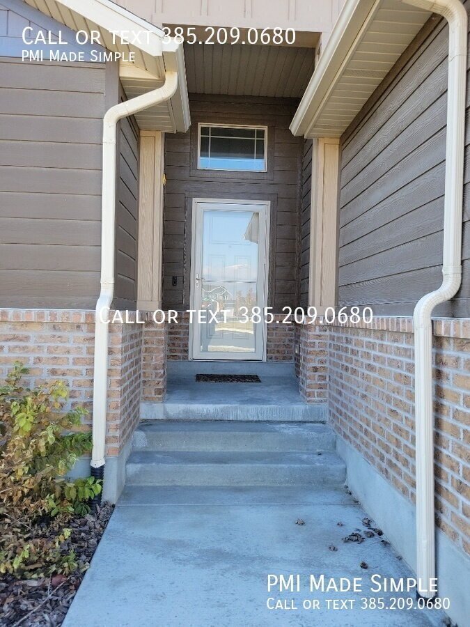 Spacious 6-Bedroom Family Home in Vineyard! COMING SOON! property image