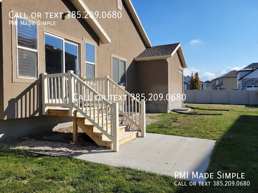 Spacious 6-Bedroom Family Home in Vineyard! COMING SOON! property image