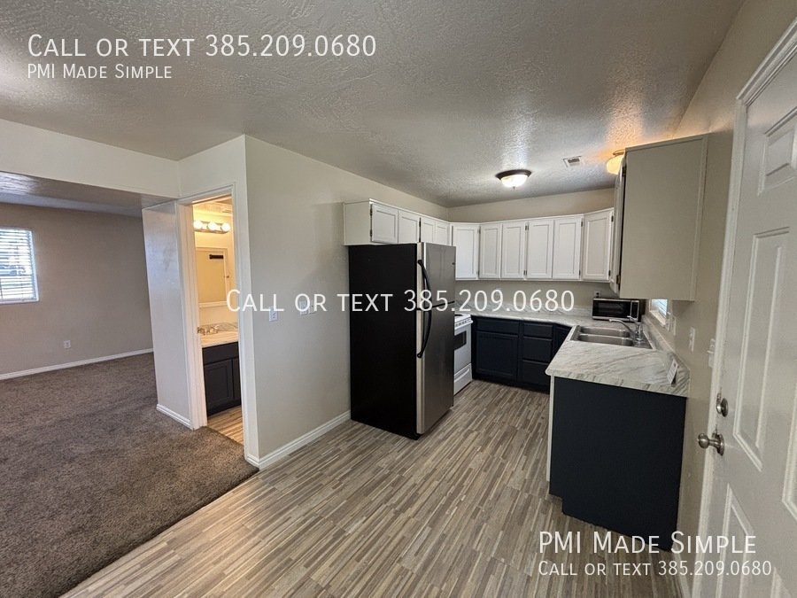 3-beds with a big grassy yard! Dog Friendly! property image