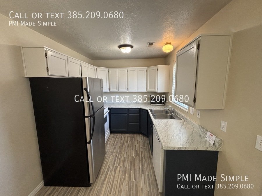 3-beds with a big grassy yard! Dog Friendly! property image