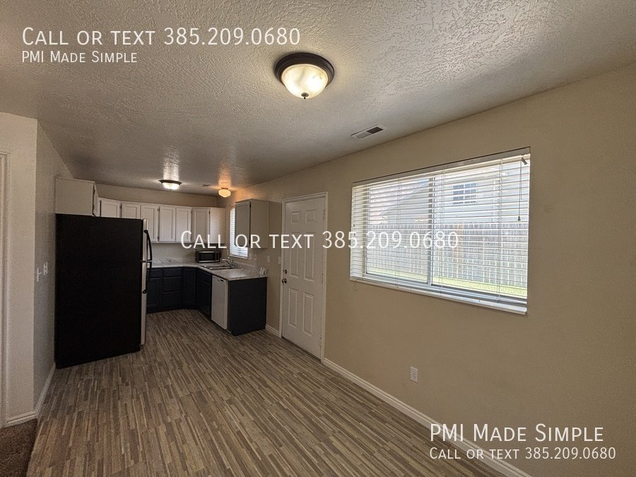 3-beds with a big grassy yard! Dog Friendly! property image