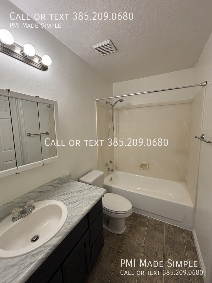3-beds with a big grassy yard! Dog Friendly! property image