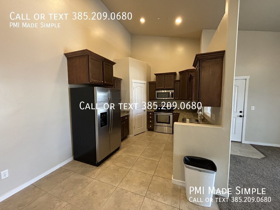 Stylish 3-Bed Condo in Saratoga Springs with 2 Car Garage property image