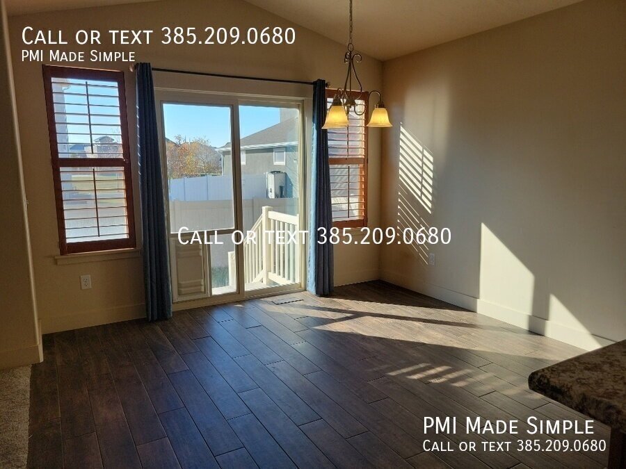 Spacious 6-Bedroom Family Home in Vineyard! property image