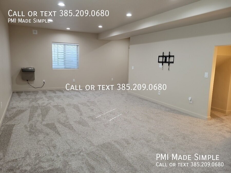 Spacious 6-Bedroom Family Home in Vineyard! property image
