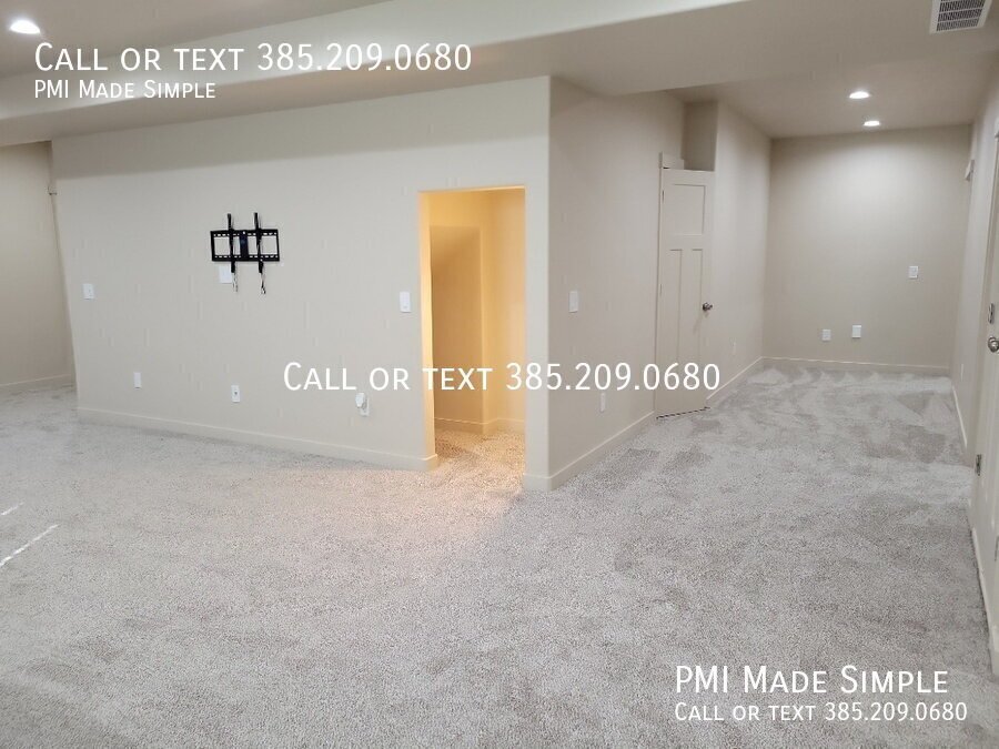Spacious 6-Bedroom Family Home in Vineyard! property image