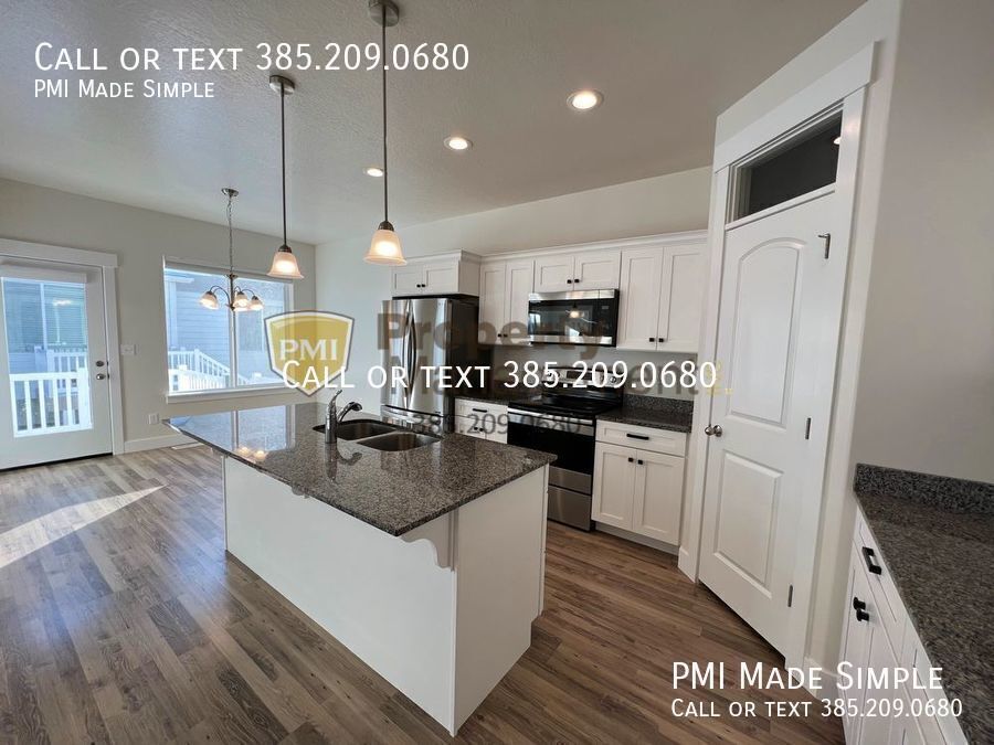 GORGEOUS & SPACIOUS Vineyard Townhome COMING SOON! property image