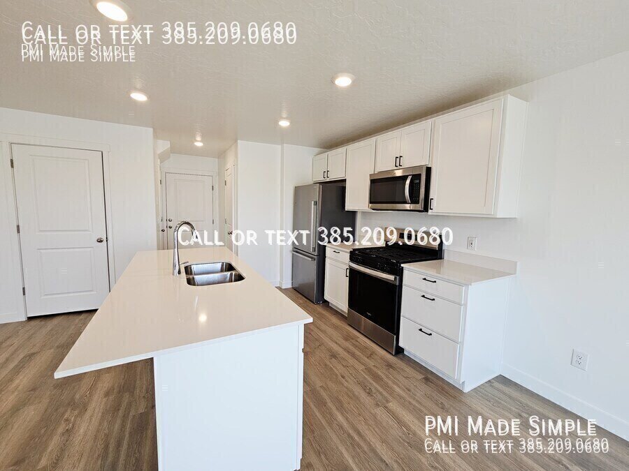 $250 off 1st Mo! Beautiful, Spacious and BRIGHT Townhome in Saratoga Springs property image