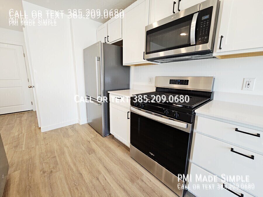 $250 off 1st Mo! Beautiful, Spacious and BRIGHT Townhome in Saratoga Springs property image