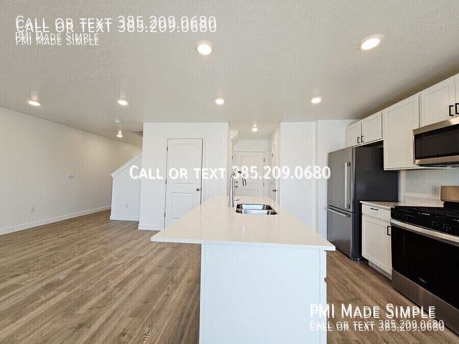 $250 off 1st Mo! Beautiful, Spacious and BRIGHT Townhome in Saratoga Springs property image