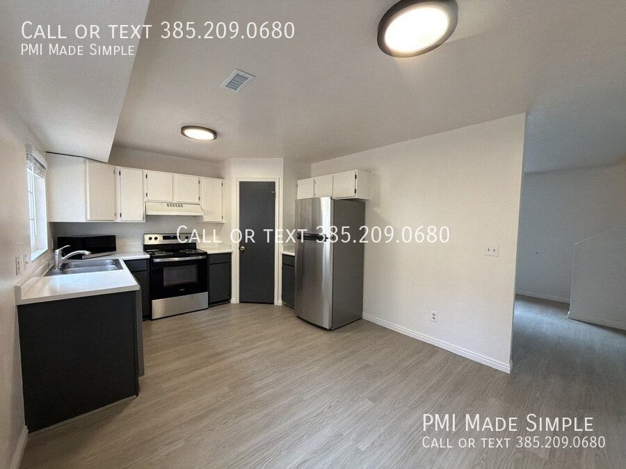 $250 Move In Discount! Completely Updated  3-Bed Townhome | Huge Green Park area property image