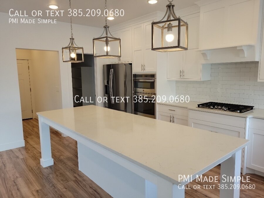 Magnificent 4 Bed Townhome in Highland! property image