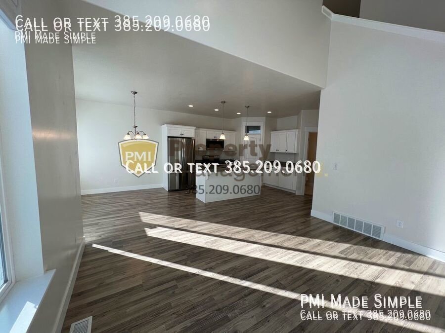 GORGEOUS & SPACIOUS Vineyard Townhome property image