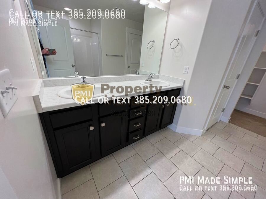 GORGEOUS & SPACIOUS Vineyard Townhome property image