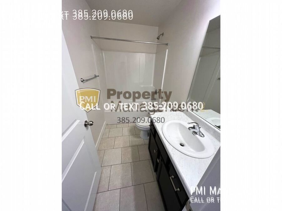 GORGEOUS & SPACIOUS Vineyard Townhome property image